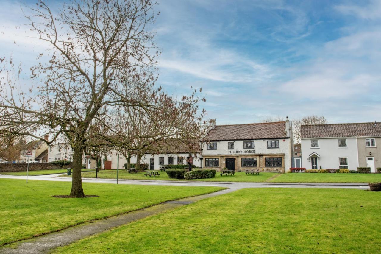 Work And Relax - Fast Wifi, Fireplace & Near Pub Newton Aycliffe Exterior photo