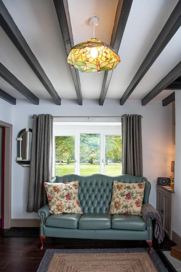 Work And Relax - Fast Wifi, Fireplace & Near Pub Newton Aycliffe Exterior photo