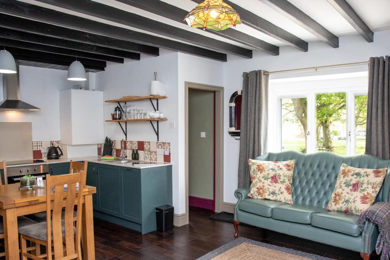 Work And Relax - Fast Wifi, Fireplace & Near Pub Newton Aycliffe Exterior photo